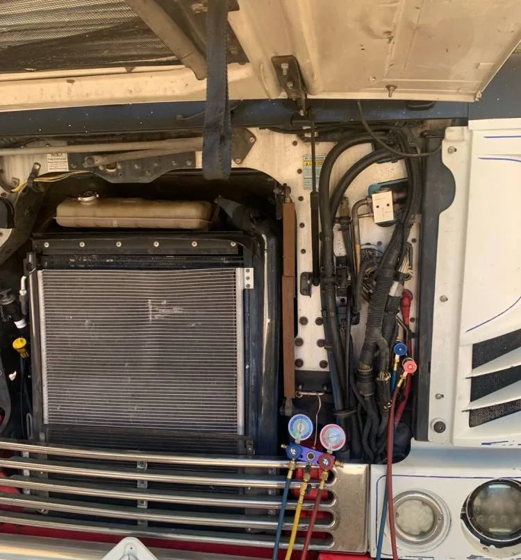"o compressor do ar condicionado do carro liga e desliga"