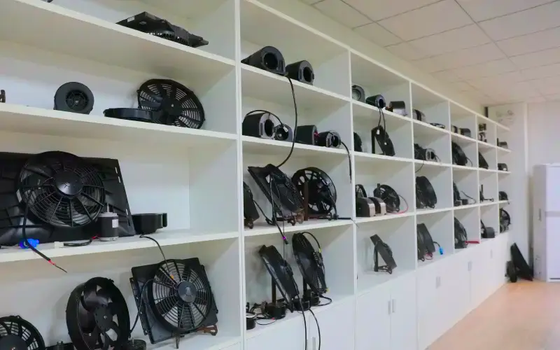 Picture showing a series of ACTECmax blowers on the display cabinet