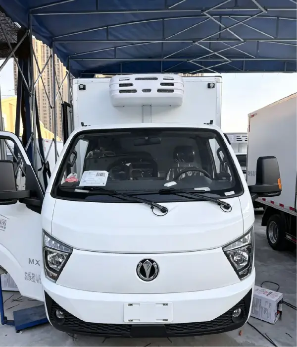 The image shows the integrated installation position of the ACTECmax transport refrigeration condensing unit.